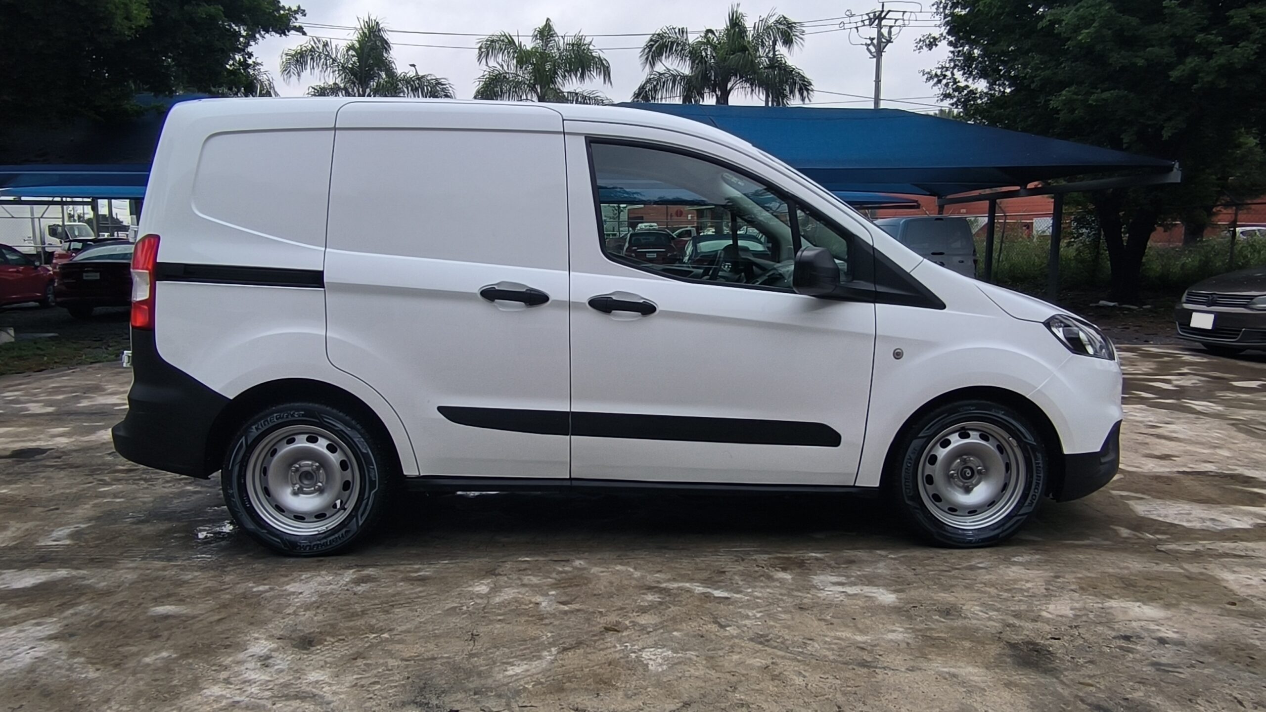 FORD TRANSIT COURIER 2021 STD